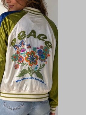 Reversible bomber jacket
